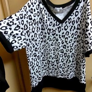 White and black leopard print top